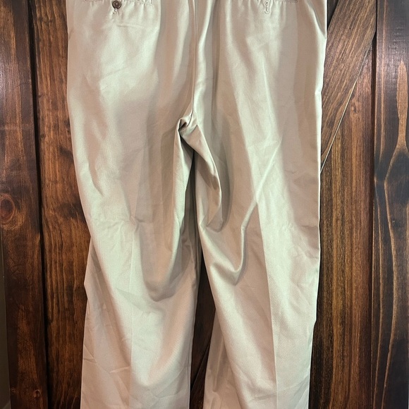 IZOD Men's Tan Pants 42/32 - Picture 2 of 9